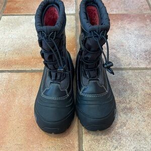 Youth The North Face winter boots size 4